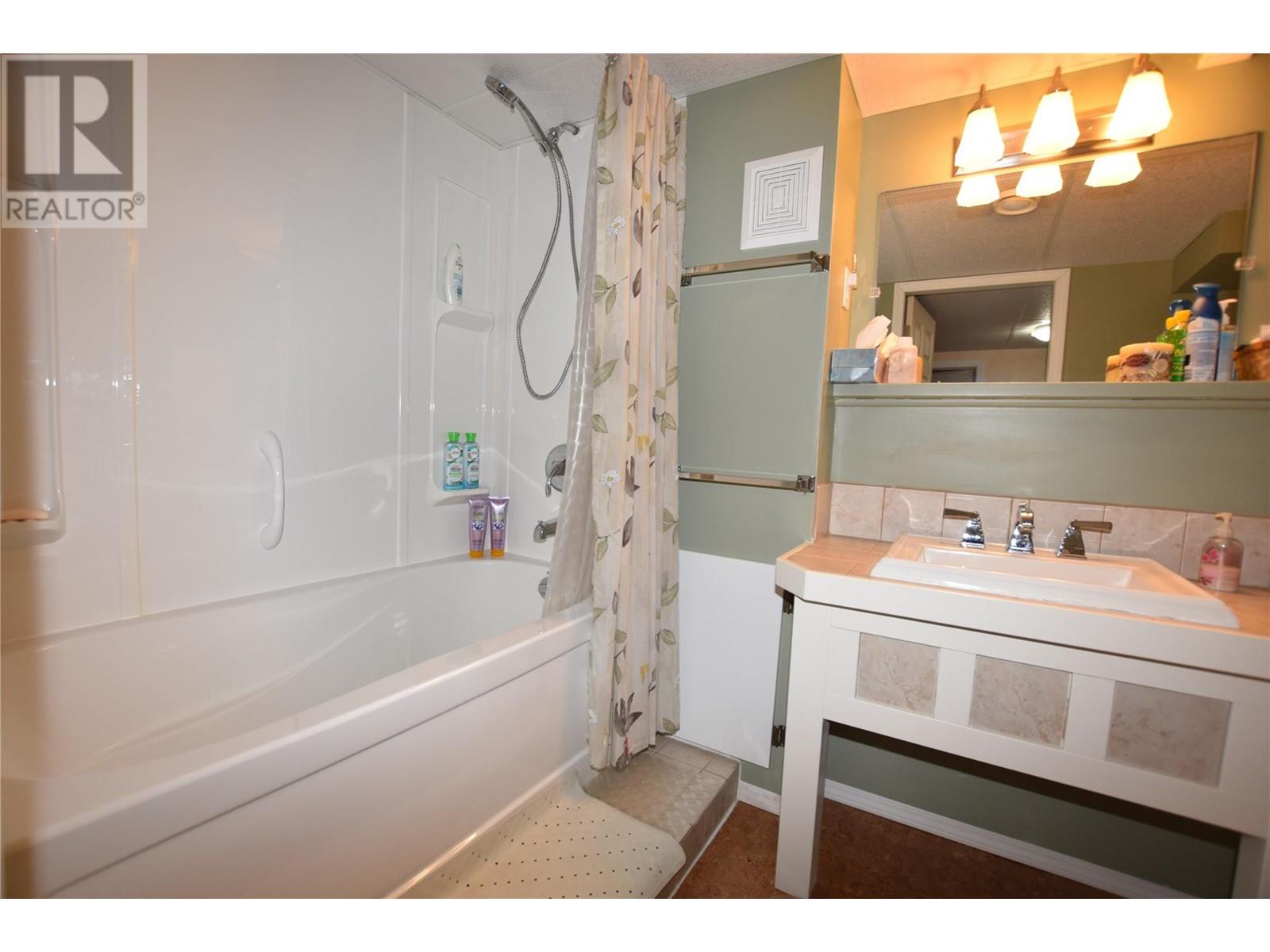  415 Hummingbird Avenue, Vernon
