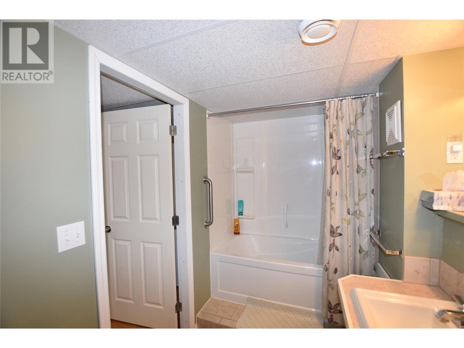  415 Hummingbird Avenue, Vernon
