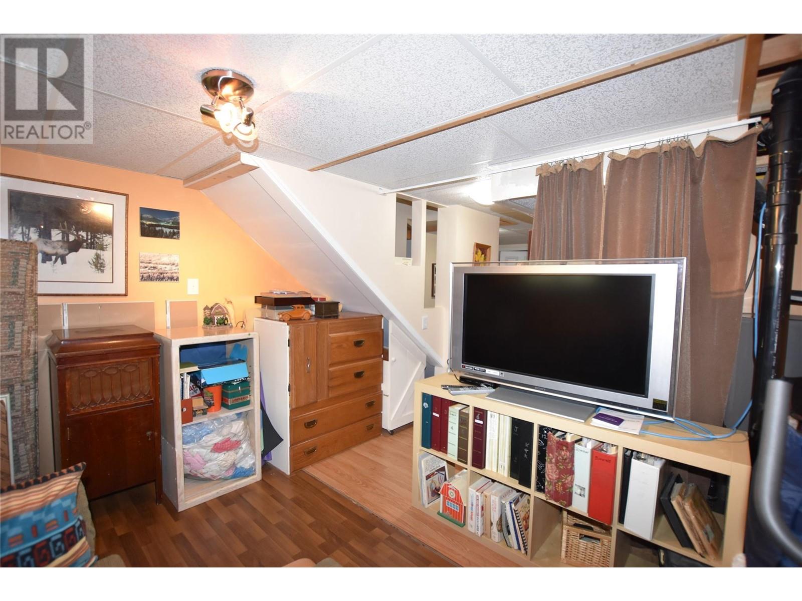  415 Hummingbird Avenue, Vernon