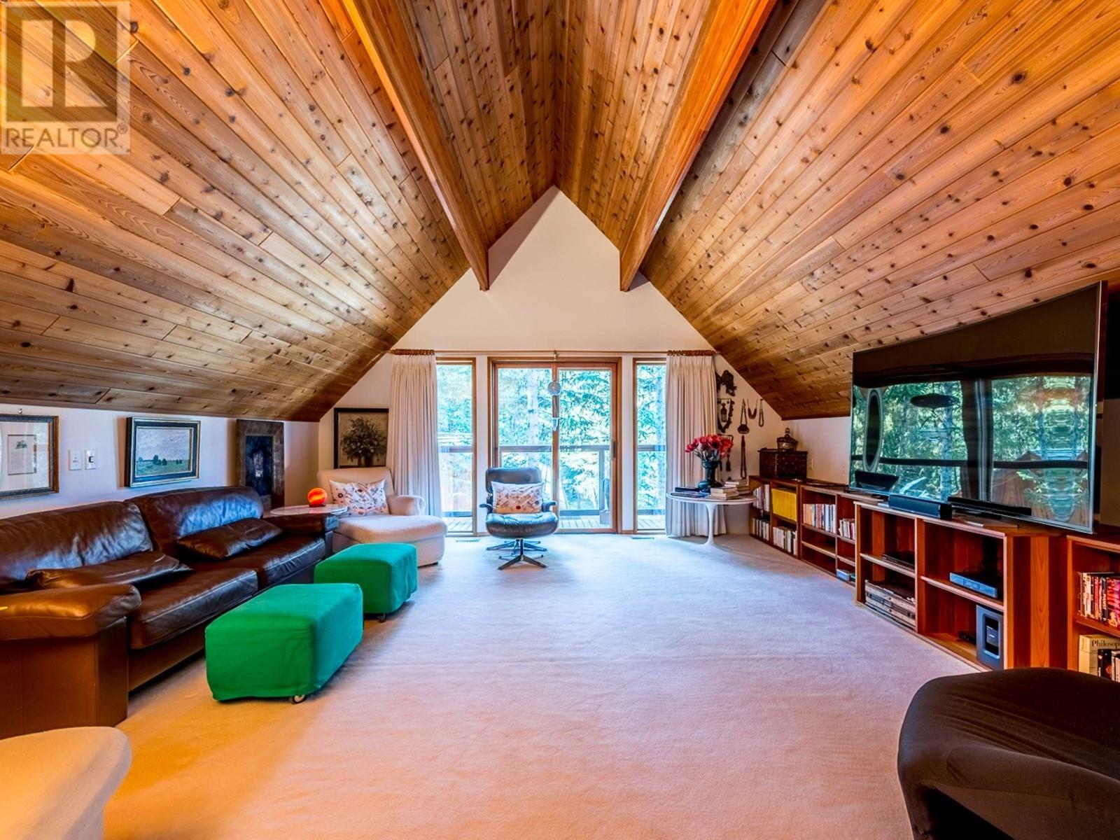 6663 SVEN ROAD, Horse Lake