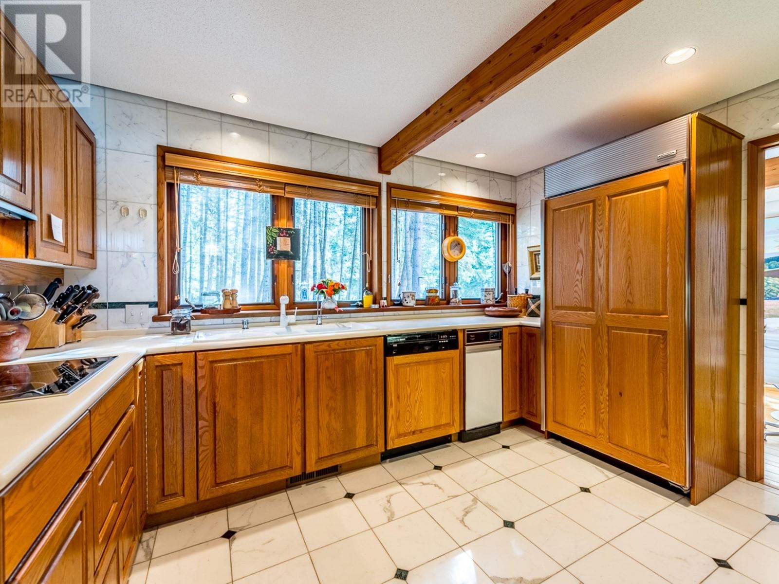 6663 SVEN ROAD, Horse Lake