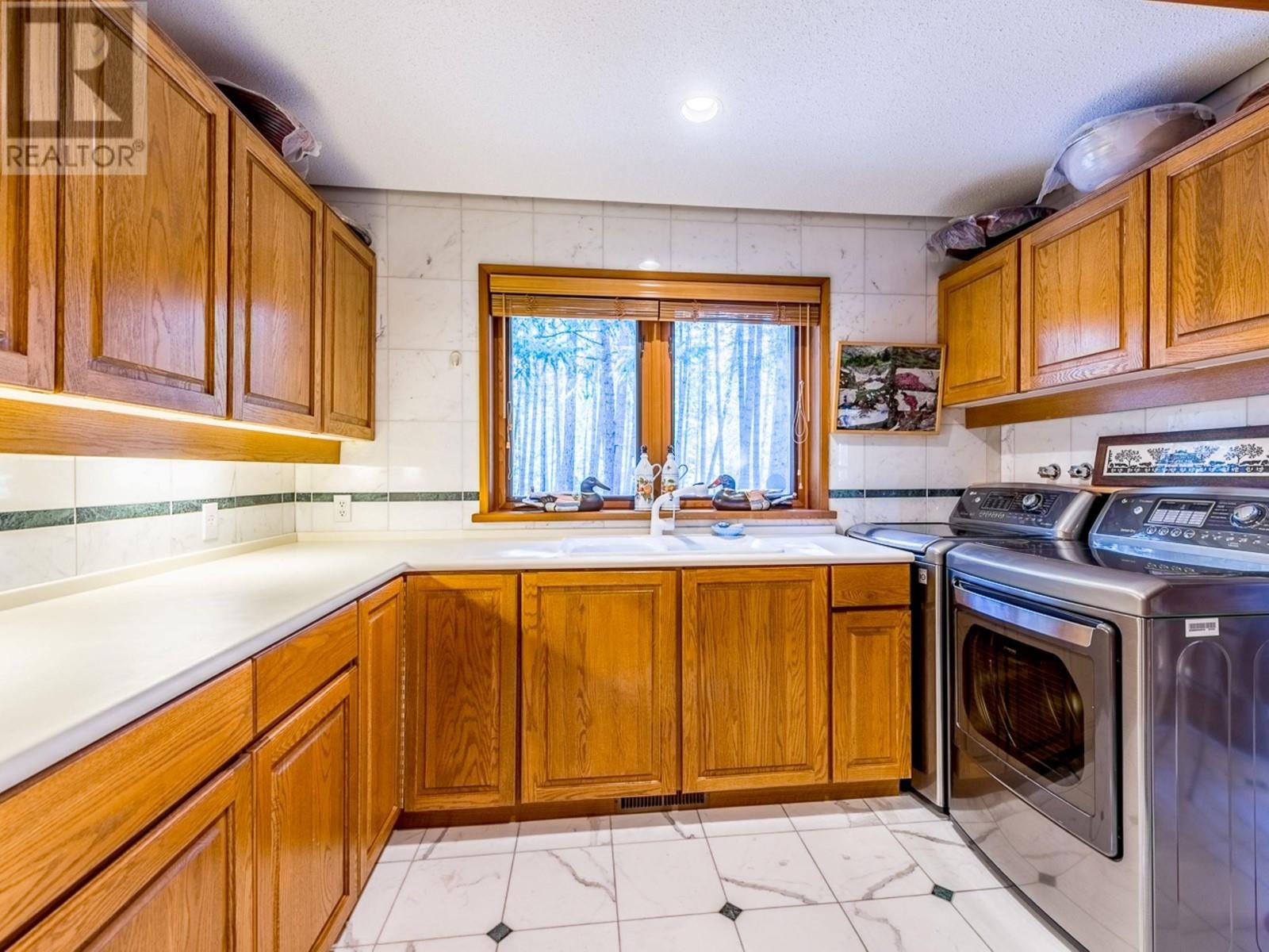 6663 SVEN ROAD, Horse Lake