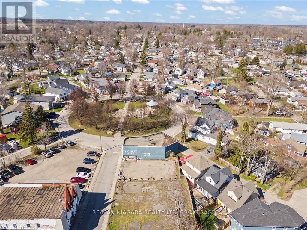 Photo 13 of 34 Queens Circle, Fort Erie ON
