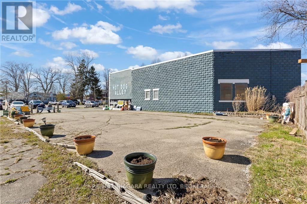 Photo 8 of 34 Queens Circle, Fort Erie ON