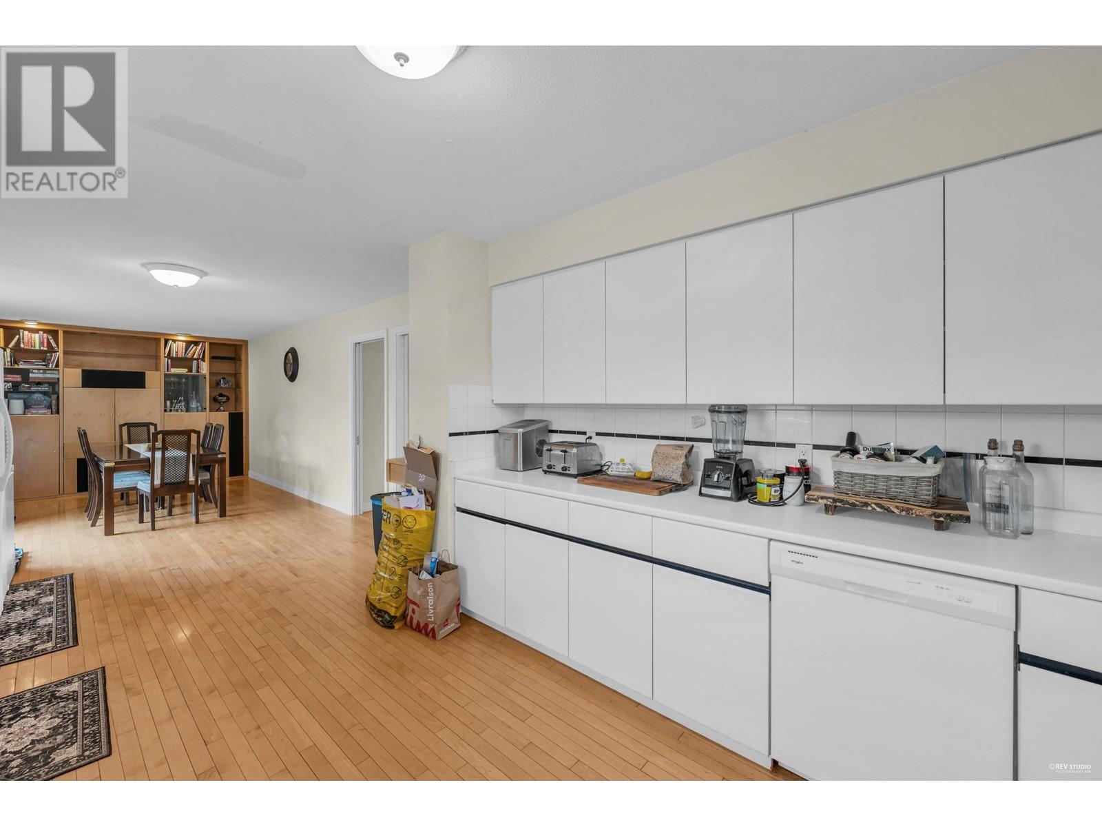 Photo 12 of 195 W 45th Avenue, Vancouver BC