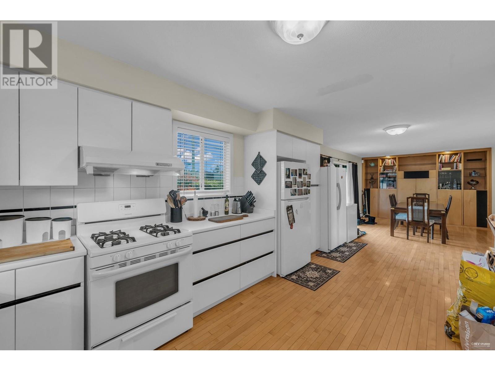 Photo 10 of 195 W 45th Avenue, Vancouver BC