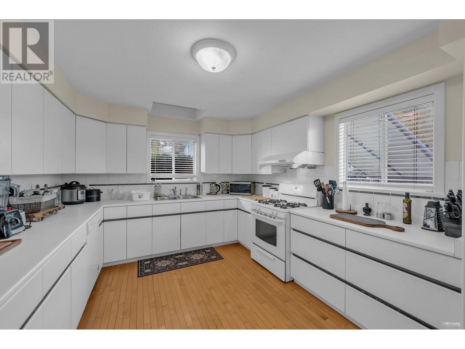 Photo 11 of 195 W 45th Avenue, Vancouver BC