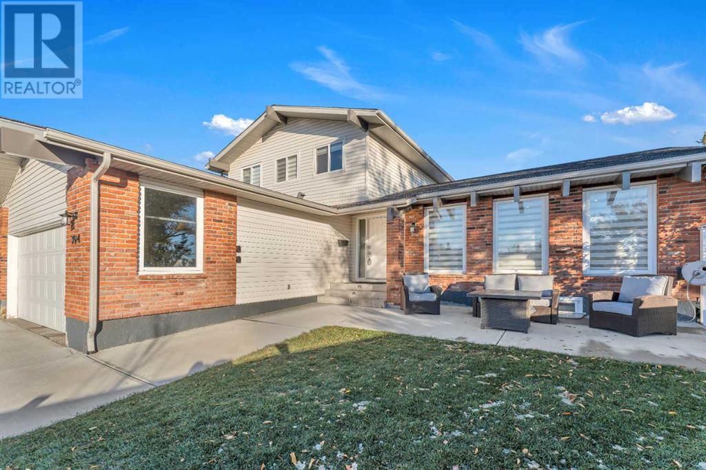 Single Family House for Sale in  Pinemill Way NE Pineridge Calgary 