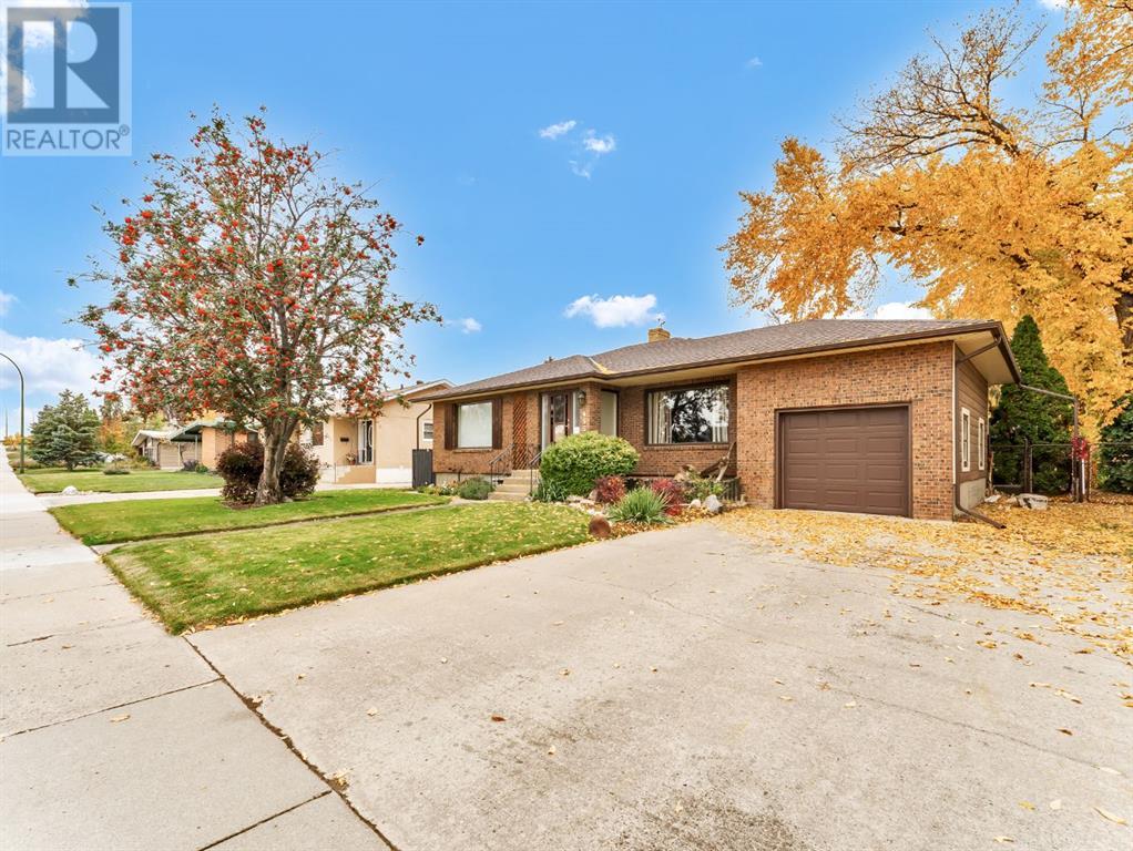 Single Family House Bungalow for Sale in  Connaught Drive SW Connaught Medicine Hat 