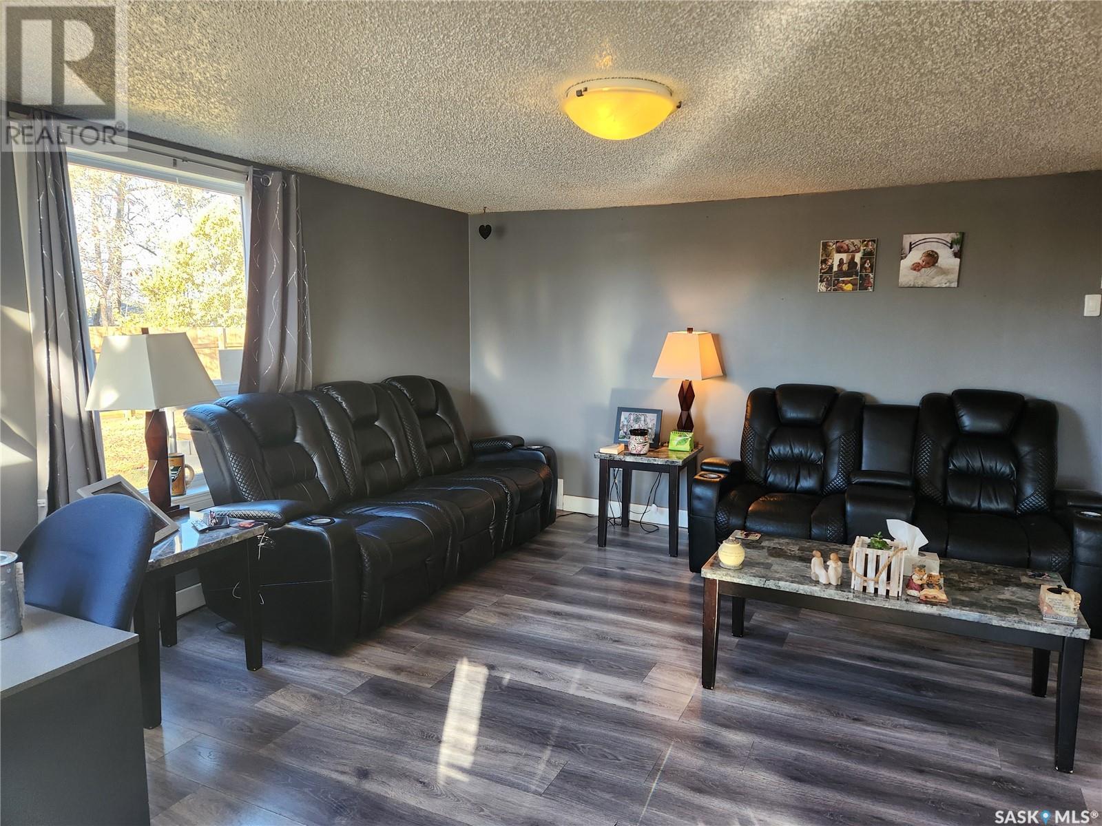 Photo 4 of 309 4th Street W, Nipawin SK