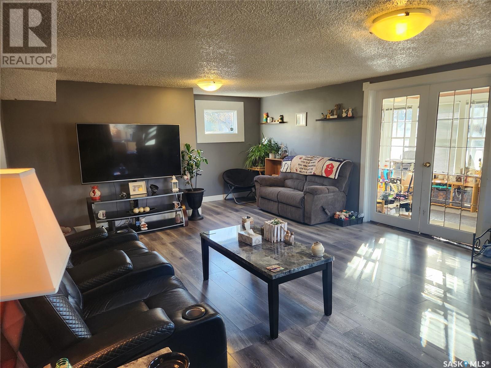 Photo 5 of 309 4th Street W, Nipawin SK
