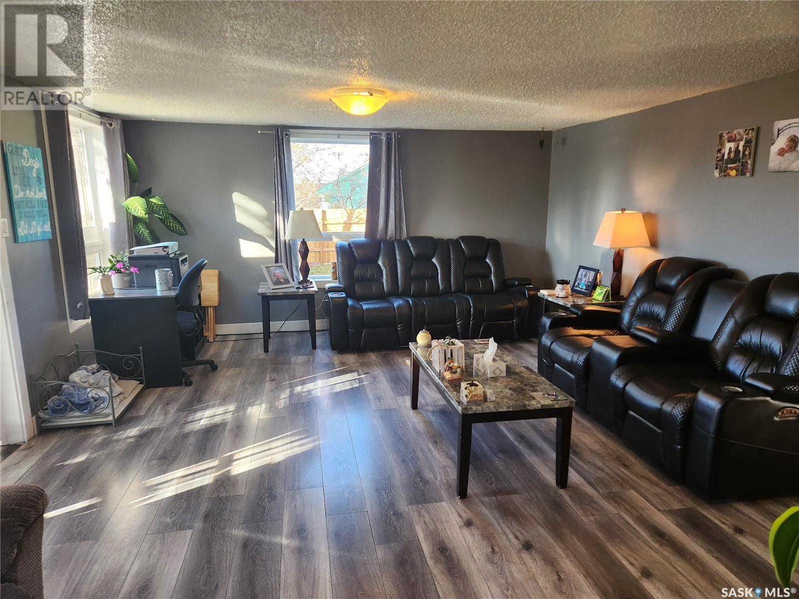 Photo 6 of 309 4th Street W, Nipawin SK