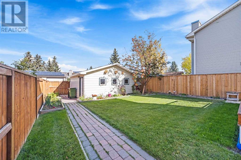 Single Family House for Sale in  Berkley Drive NW Beddington Heights Calgary 