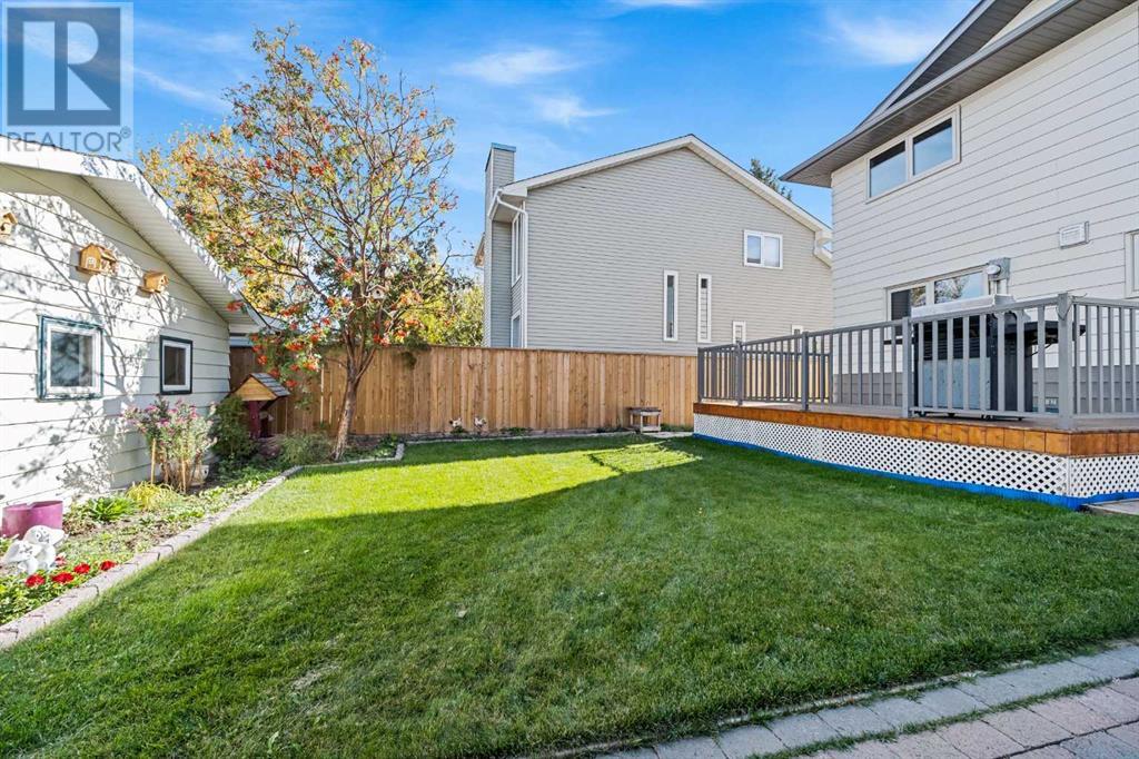 Single Family House for Sale in  Berkley Drive NW Beddington Heights Calgary 