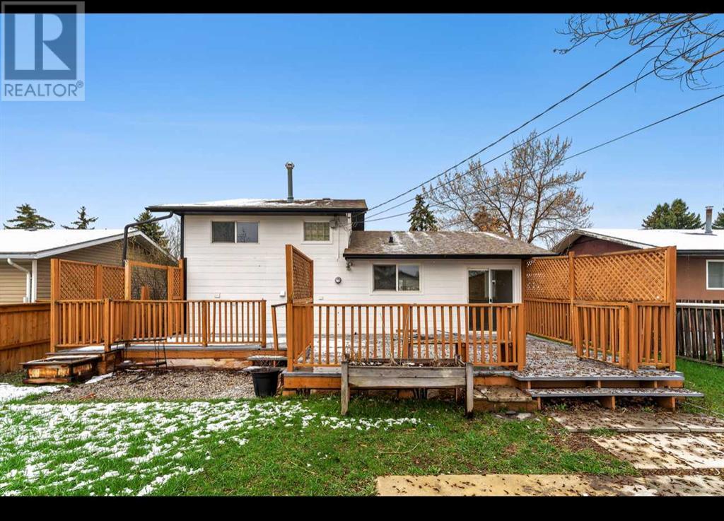 Single Family House 3 Level for Sale in  Pennsburg Road SE Penbrooke Meadows Calgary 