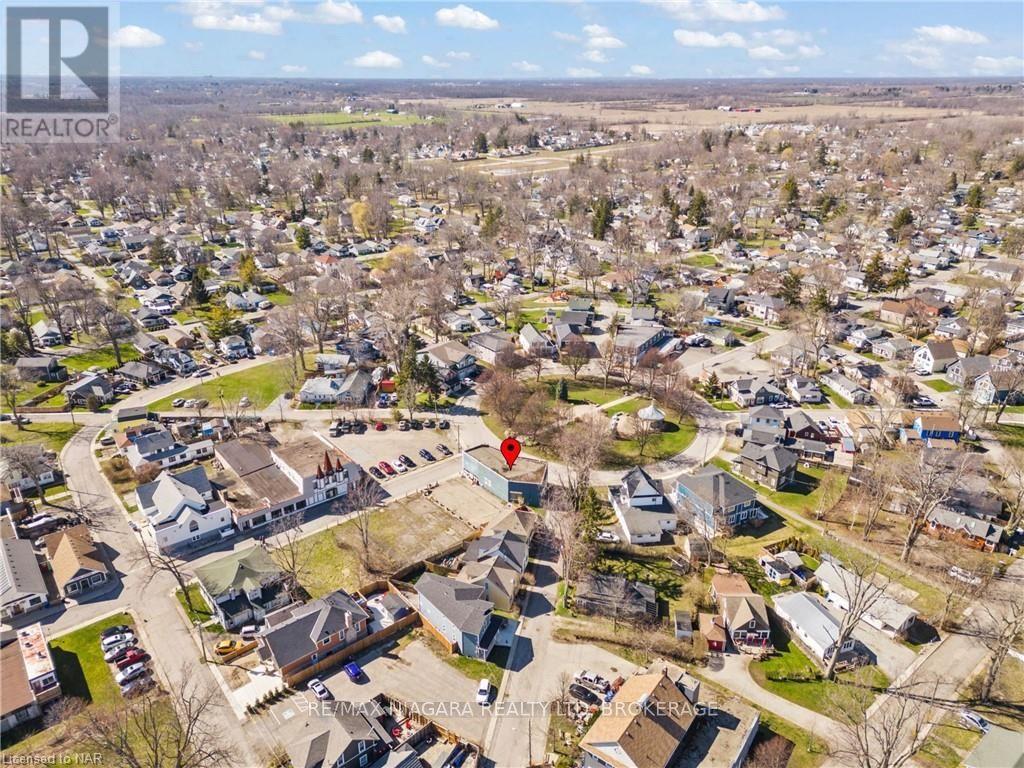 Photo 10 of 34 Queens Circle, Fort Erie ON