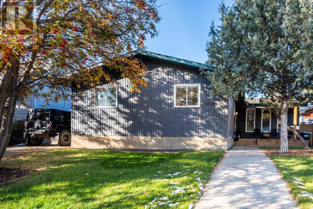 Single Family House Bungalow for Sale in  Alcock Close Rosemont Okotoks 