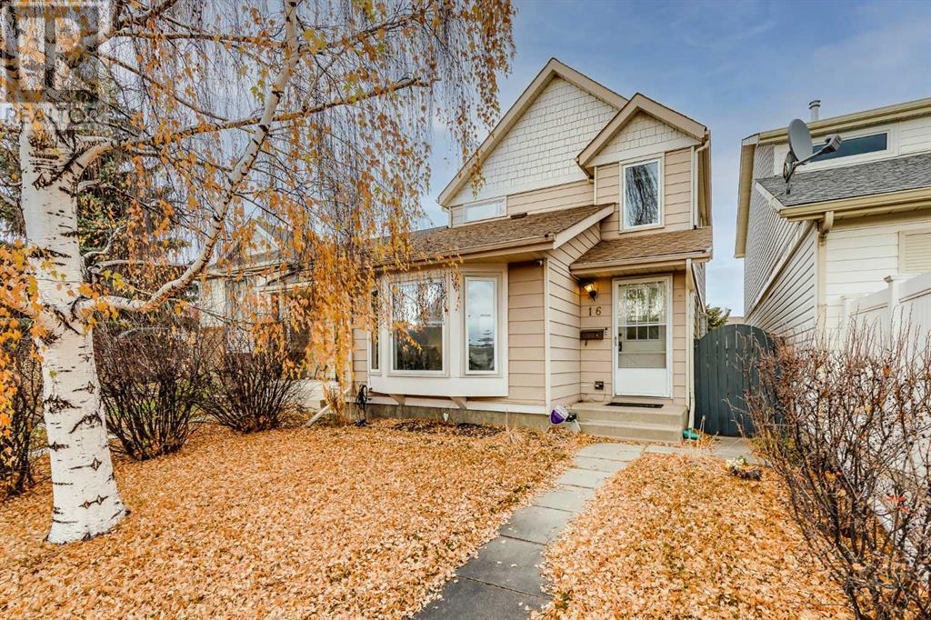 16 Woodmont Green SW, Calgary, Alberta