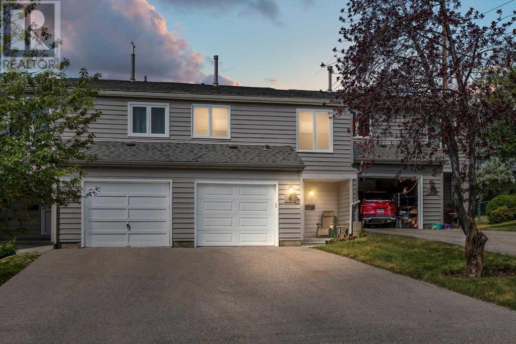 Single Family House for Sale in  Edgeland Close NW Edgemont Calgary 