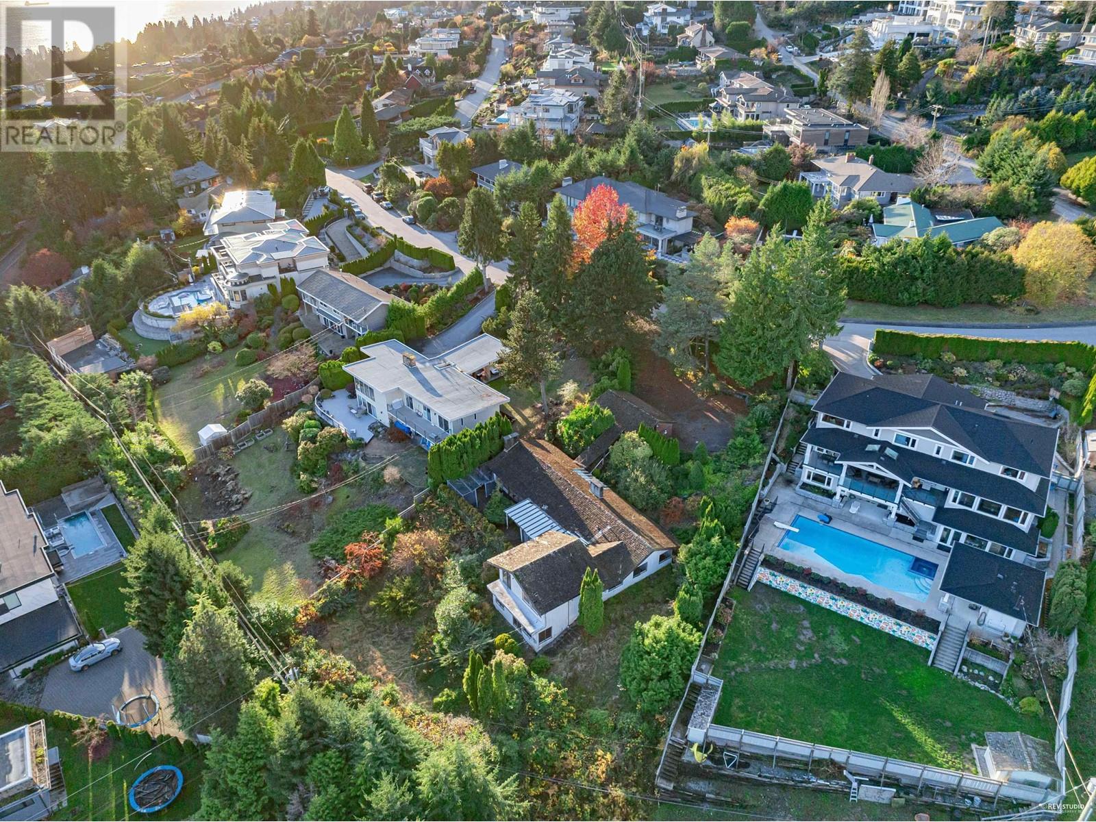 1094 HILLSIDE ROAD, West Vancouver real estate listing R2944754