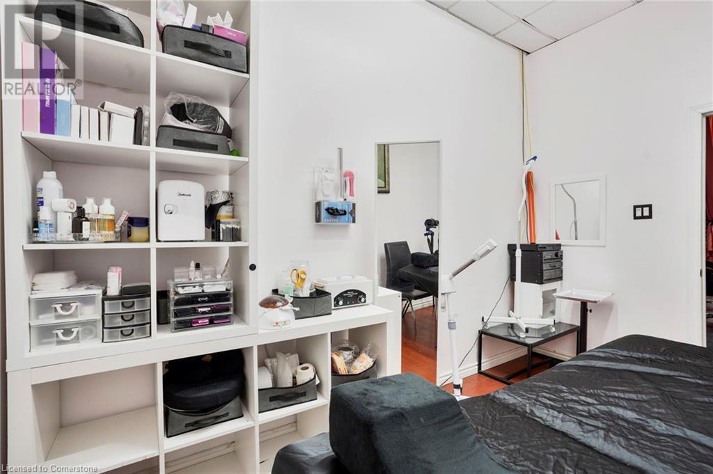 Photo 10 of 276 Parkdale Avenue N, Hamilton ON