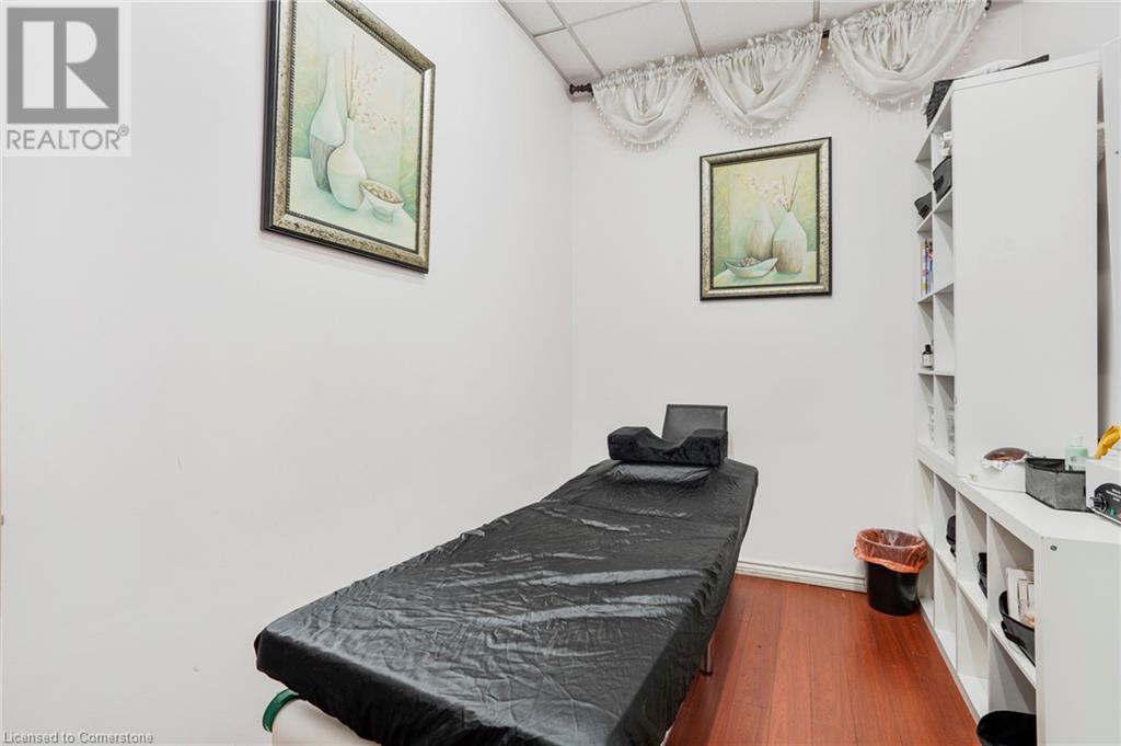Photo 11 of 276 Parkdale Avenue N, Hamilton ON