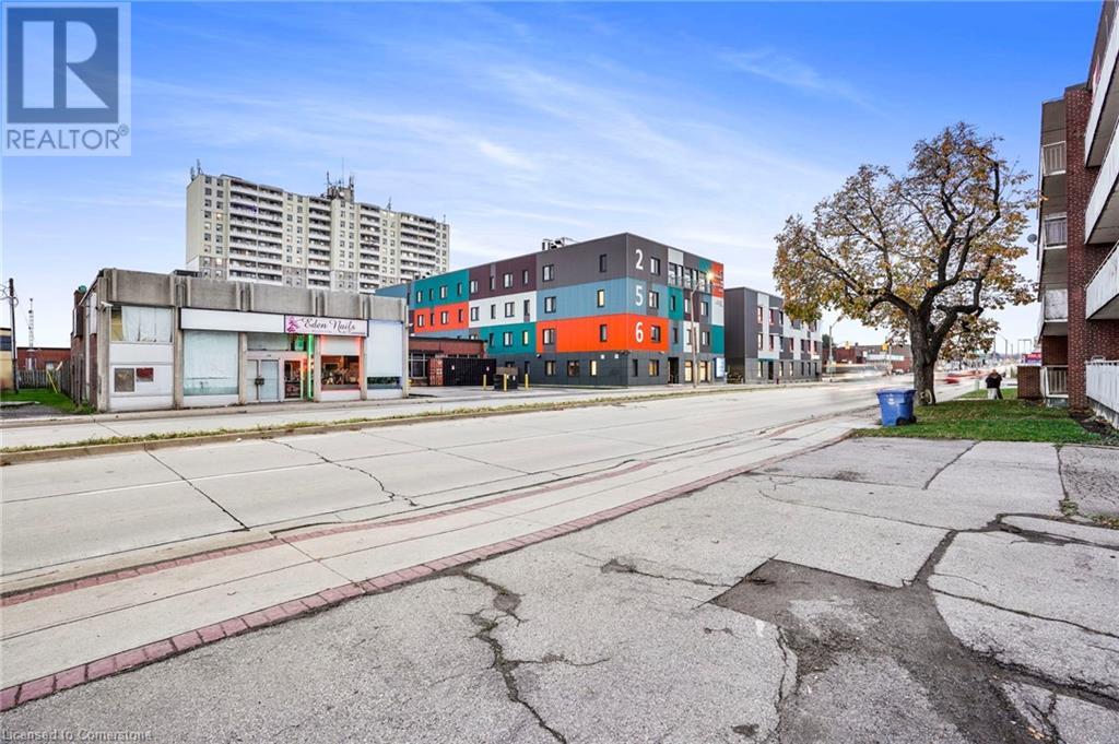 Photo 2 of 276 Parkdale Avenue N, Hamilton ON