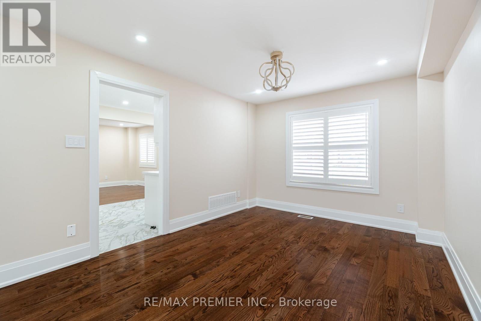 495 FAIRVIEW ROAD W - 16
