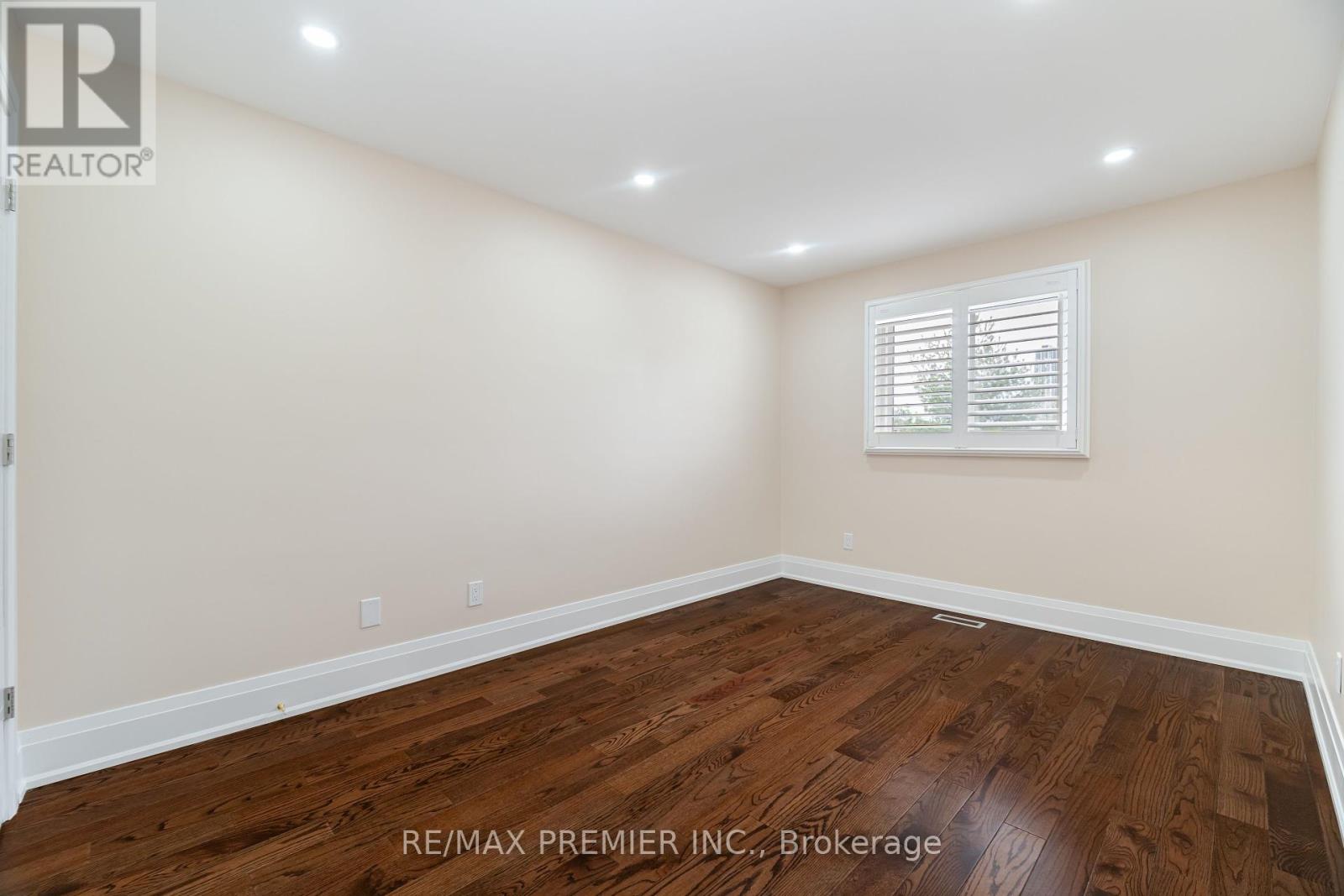 495 FAIRVIEW ROAD W - 29