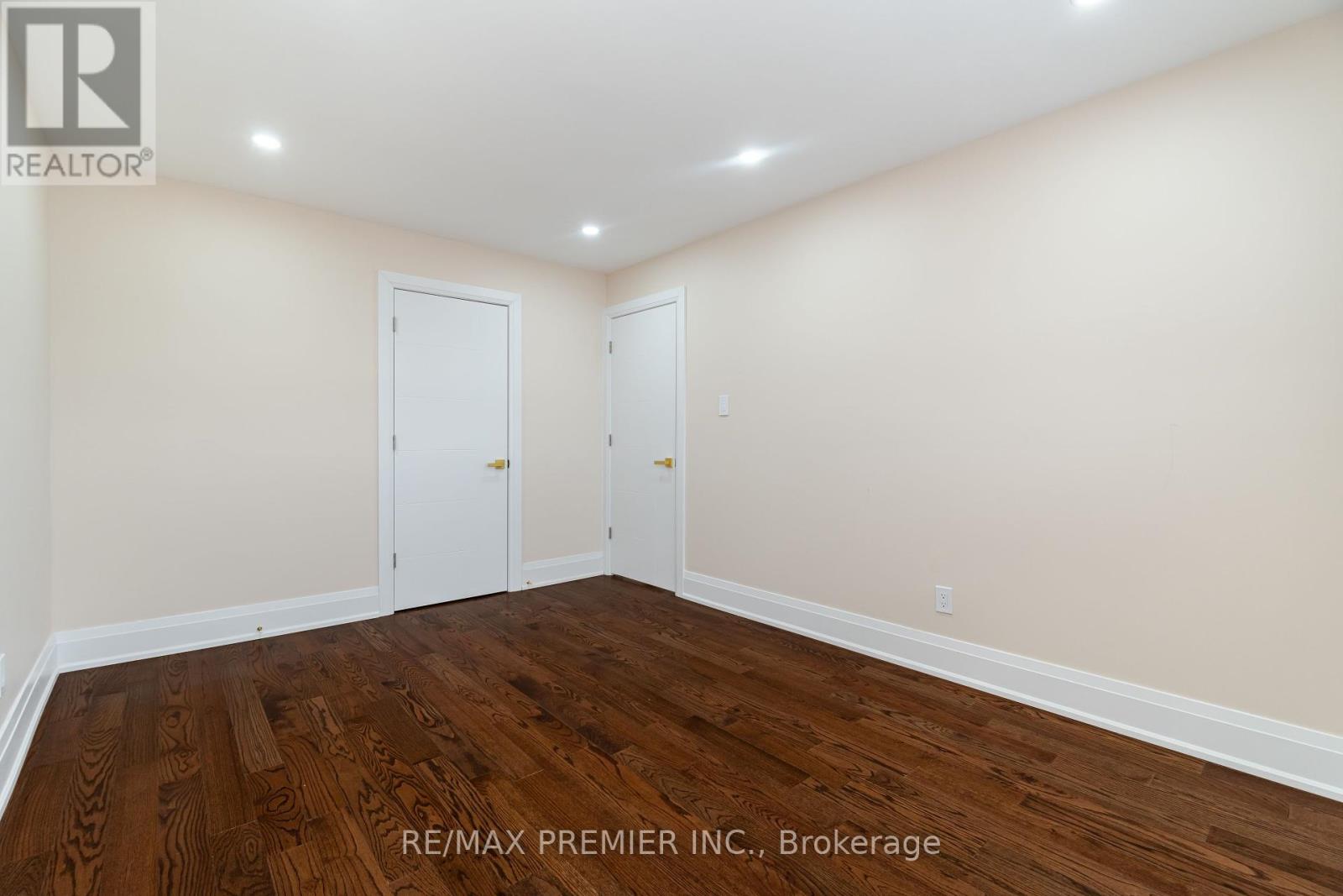 495 FAIRVIEW ROAD W - 30