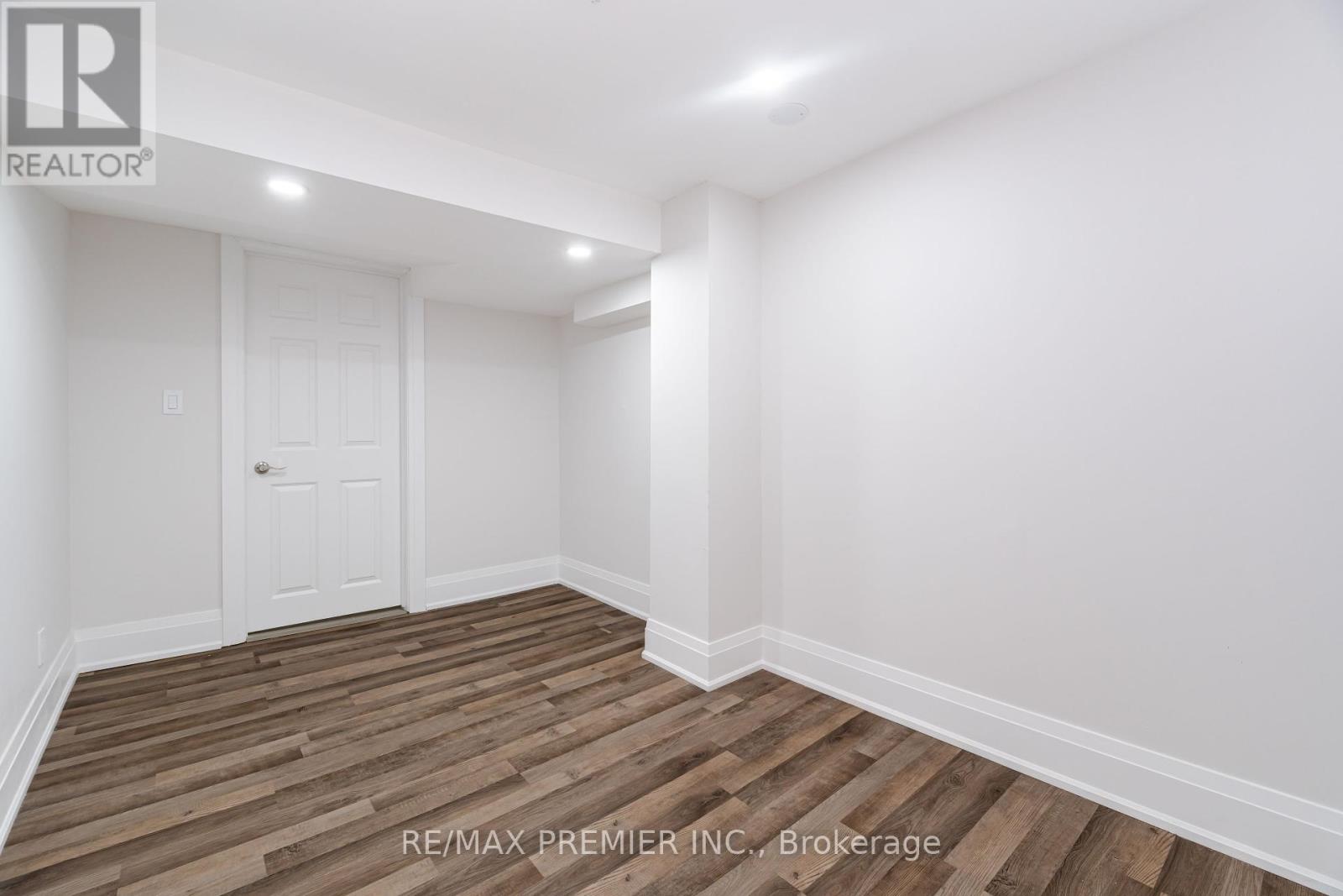 495 FAIRVIEW ROAD W - 34