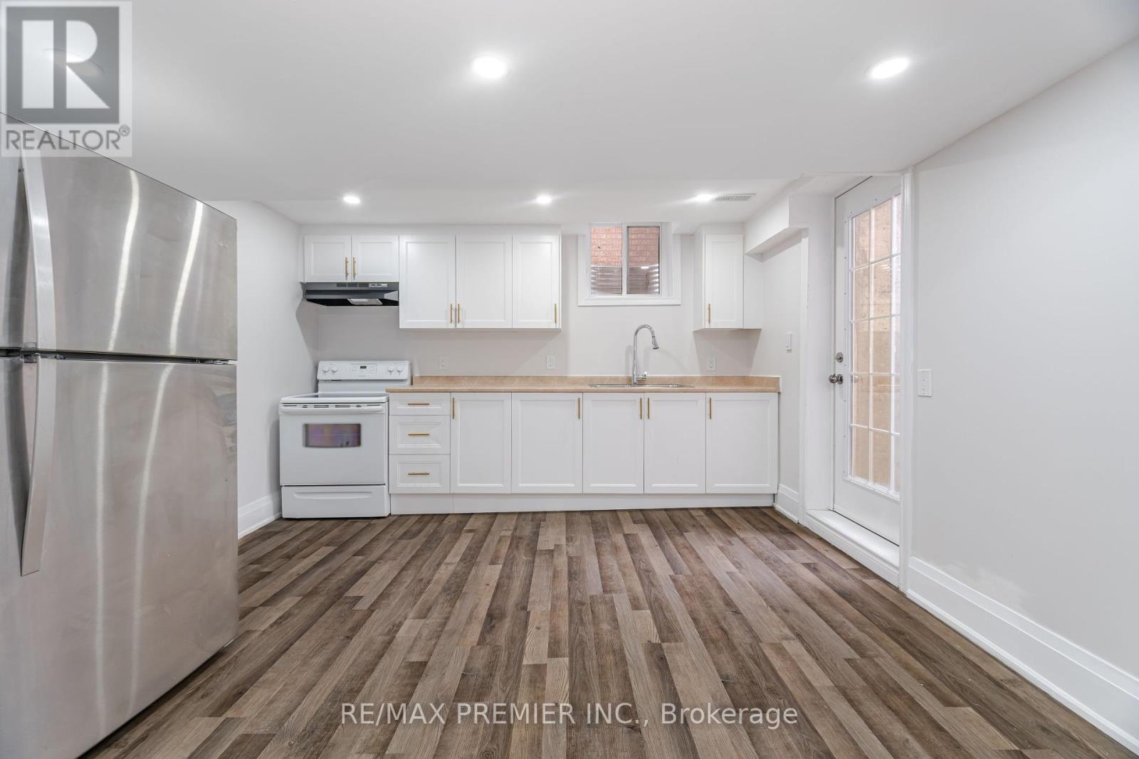 495 FAIRVIEW ROAD W - 36