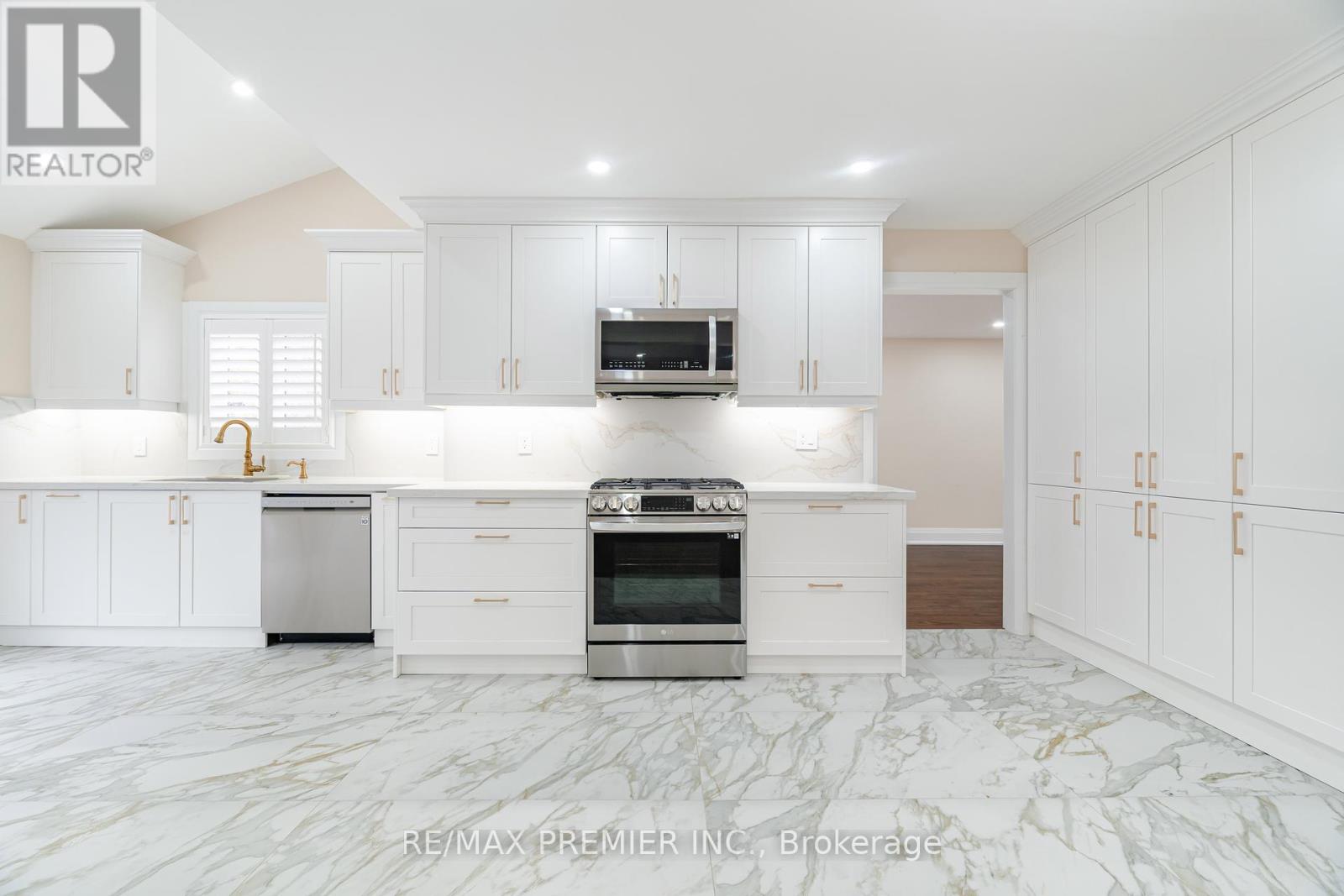495 FAIRVIEW ROAD W - 7