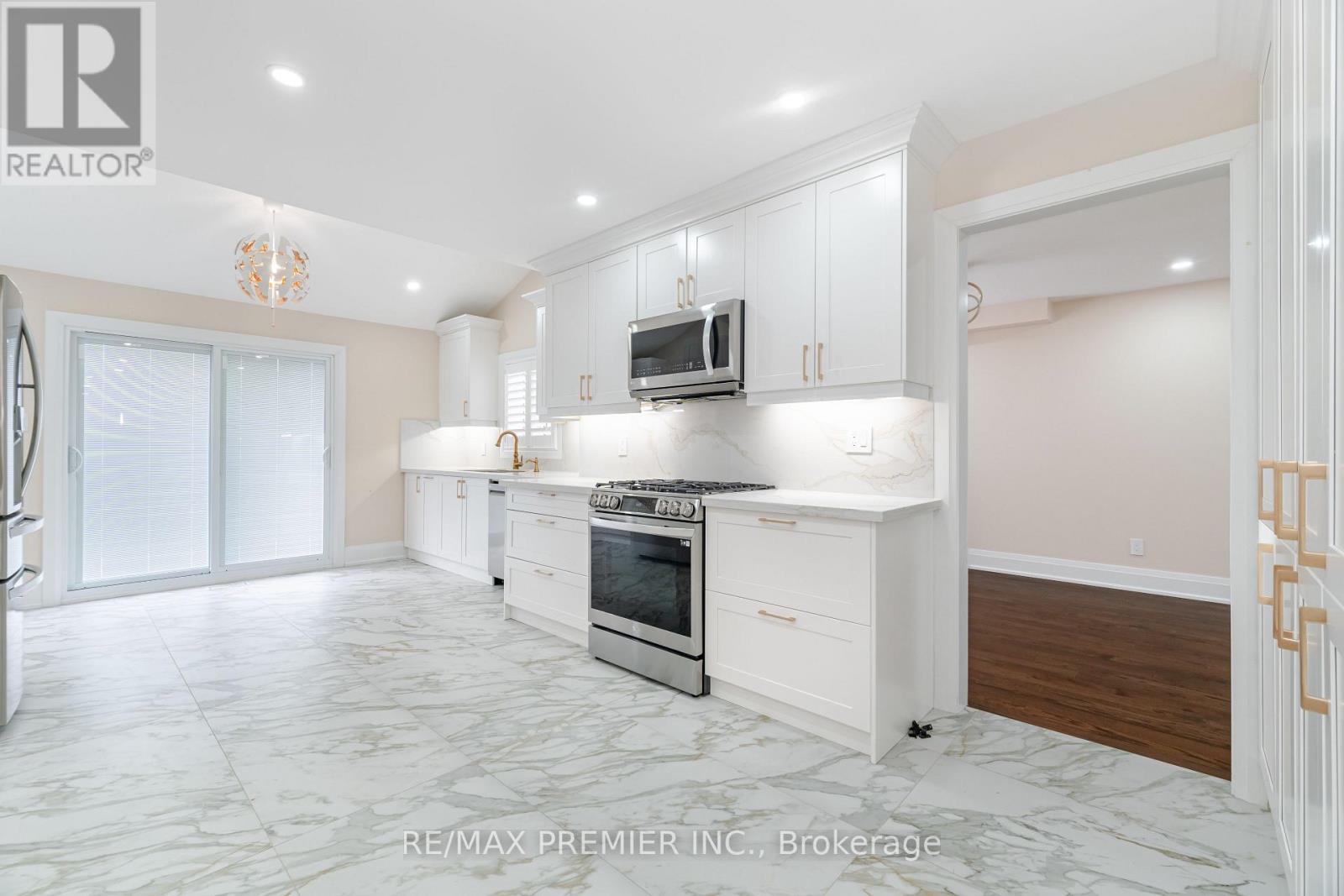 495 FAIRVIEW ROAD W - 8