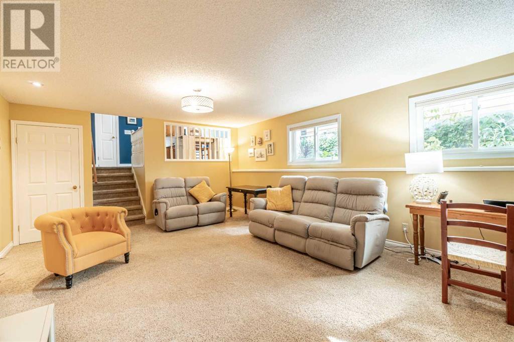 Single Family House 4 Level for Sale in  Millbank Close SW Millrise Calgary 