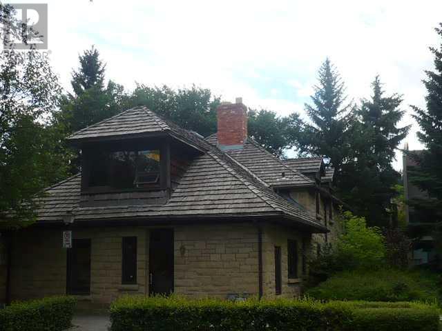 Single Family House 4 Level for Sale in  Point Mckay Terrace NW Point McKay Calgary 