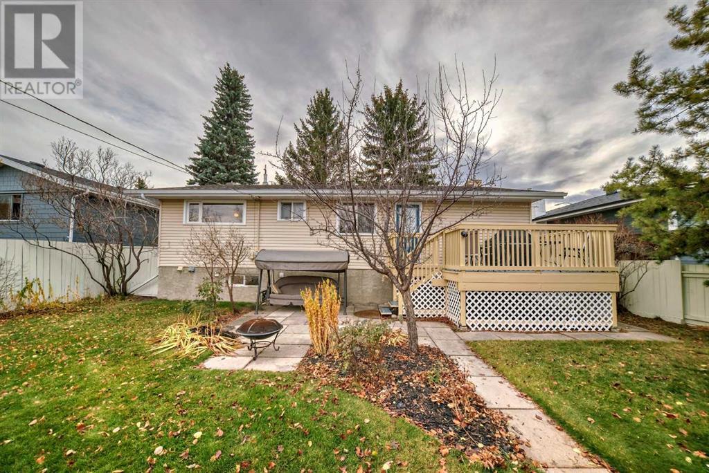 Single Family House Bi-level for Sale in  Lake Adams Crescent SE Lake Bonavista Calgary 