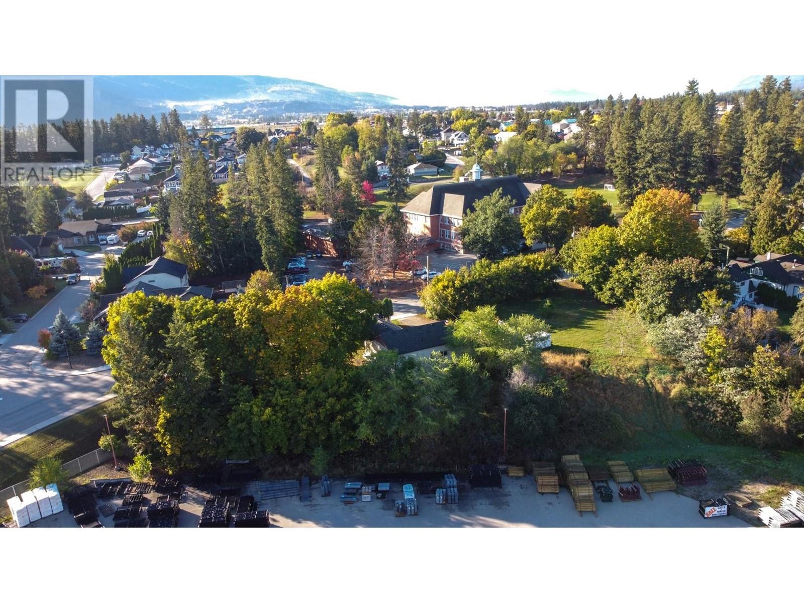 3035 Pleasant Valley Road, Armstrong