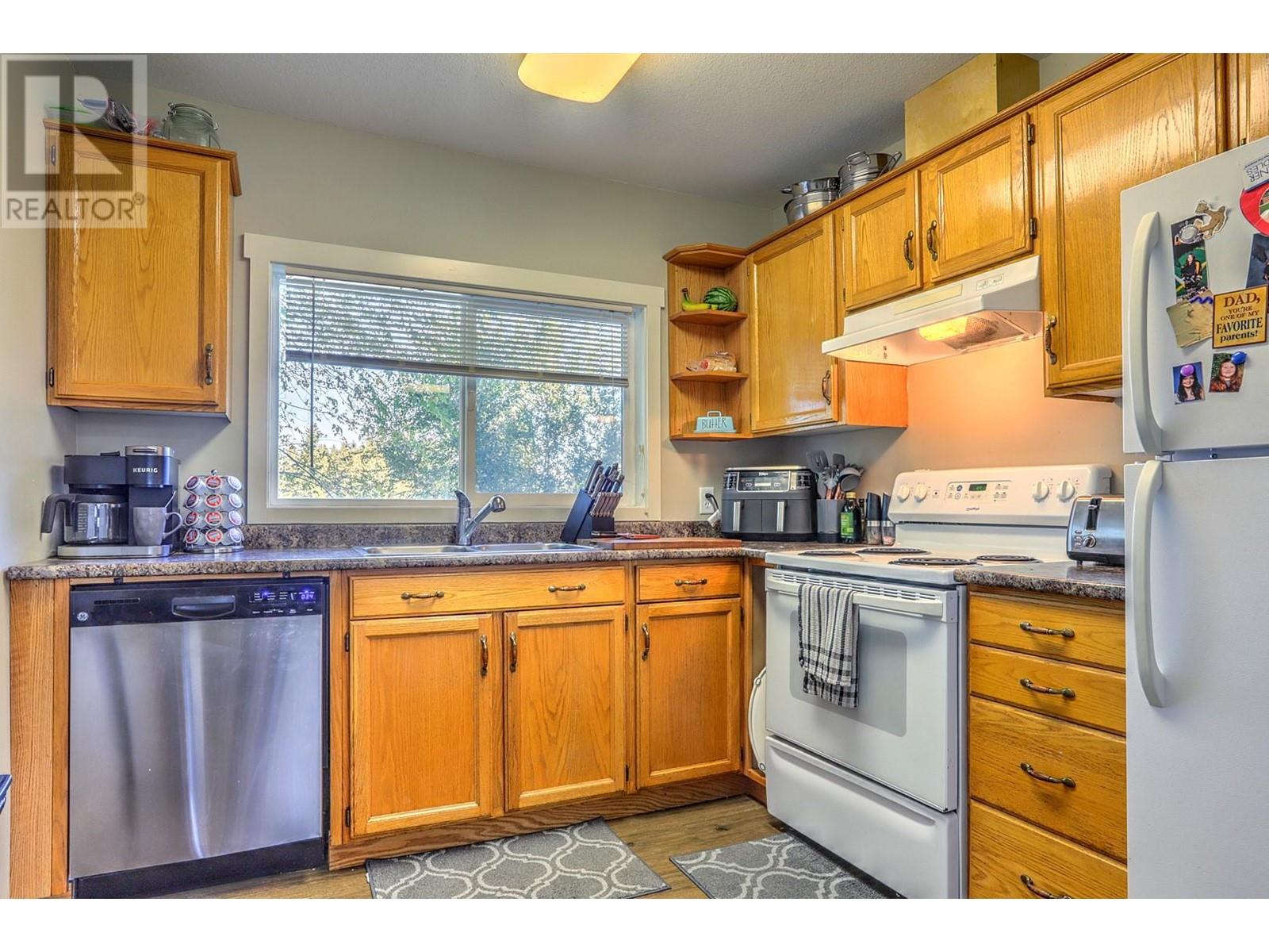 3035 Pleasant Valley Road, Armstrong