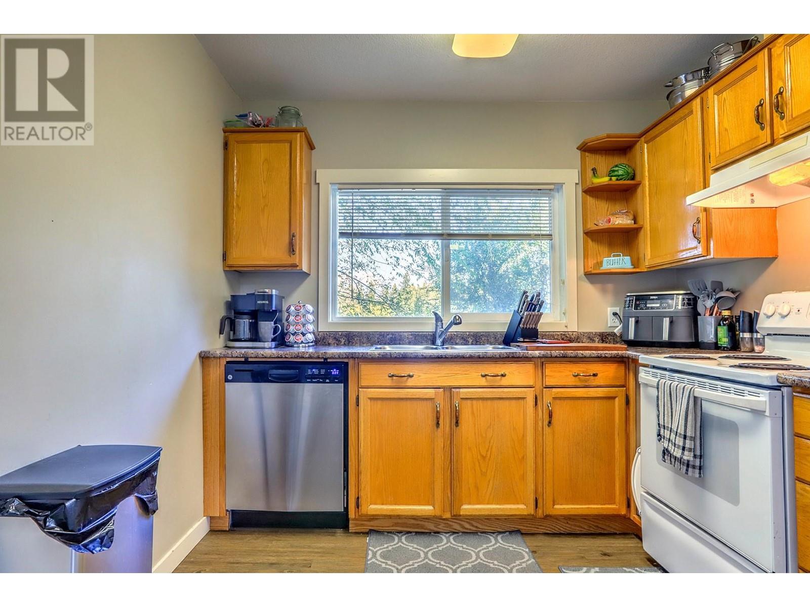3035 Pleasant Valley Road, Armstrong
