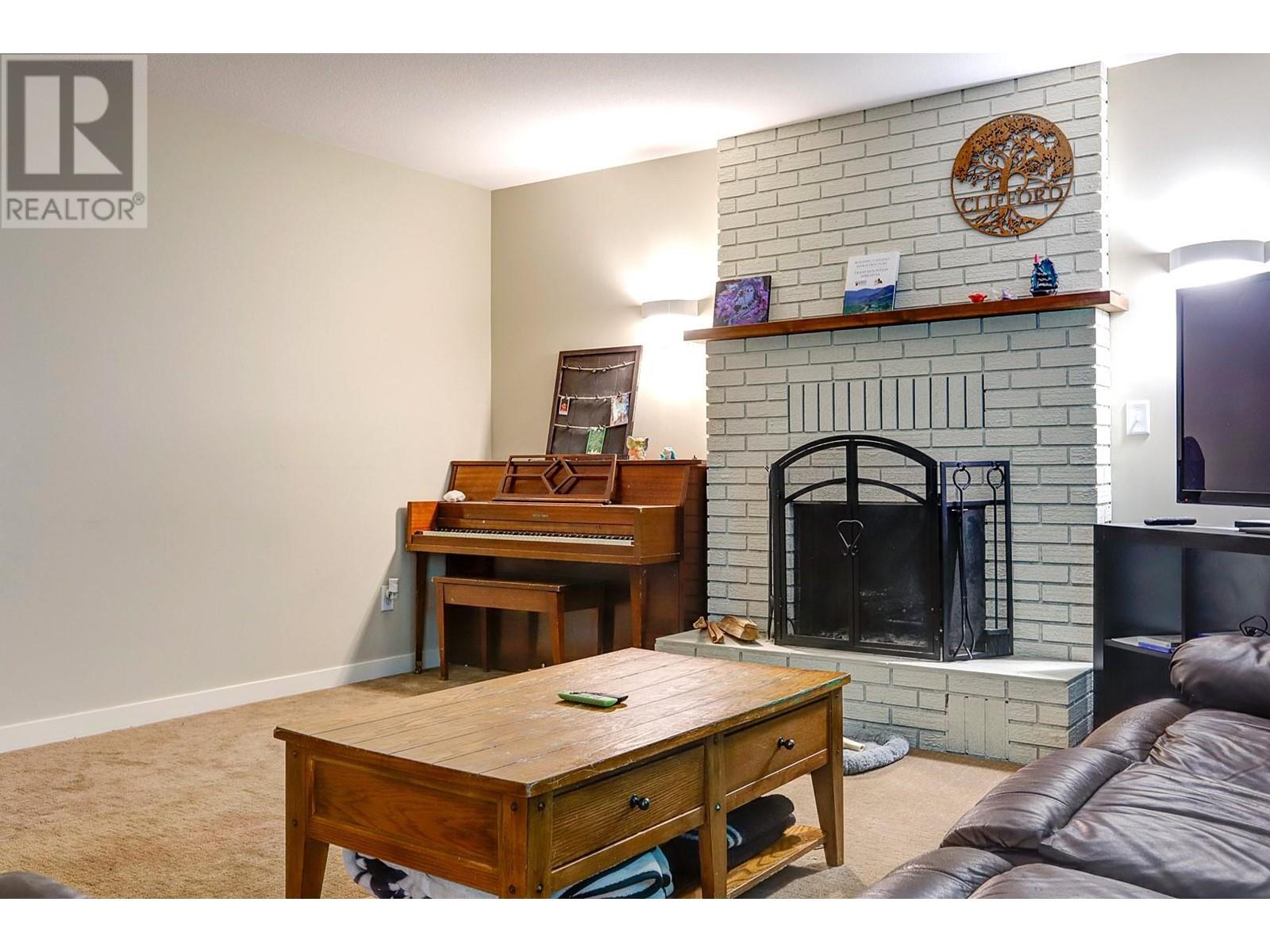 3035 Pleasant Valley Road, Armstrong