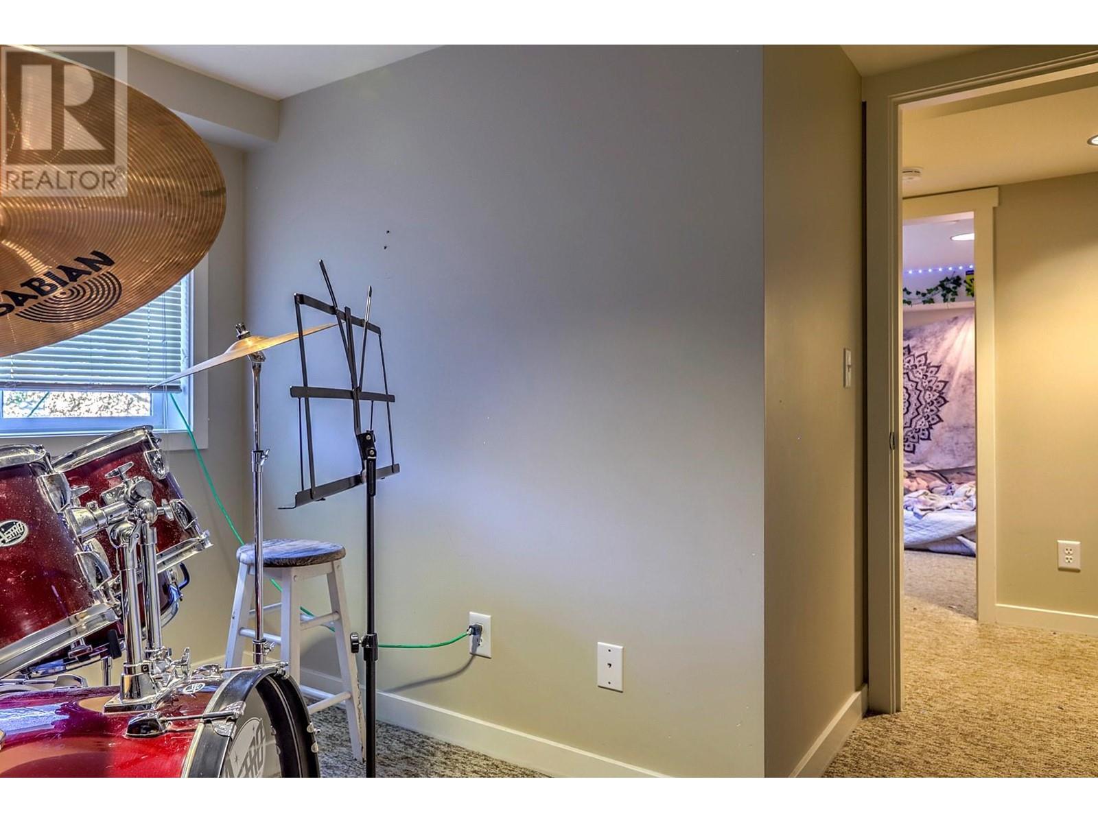 3035 Pleasant Valley Road, Armstrong