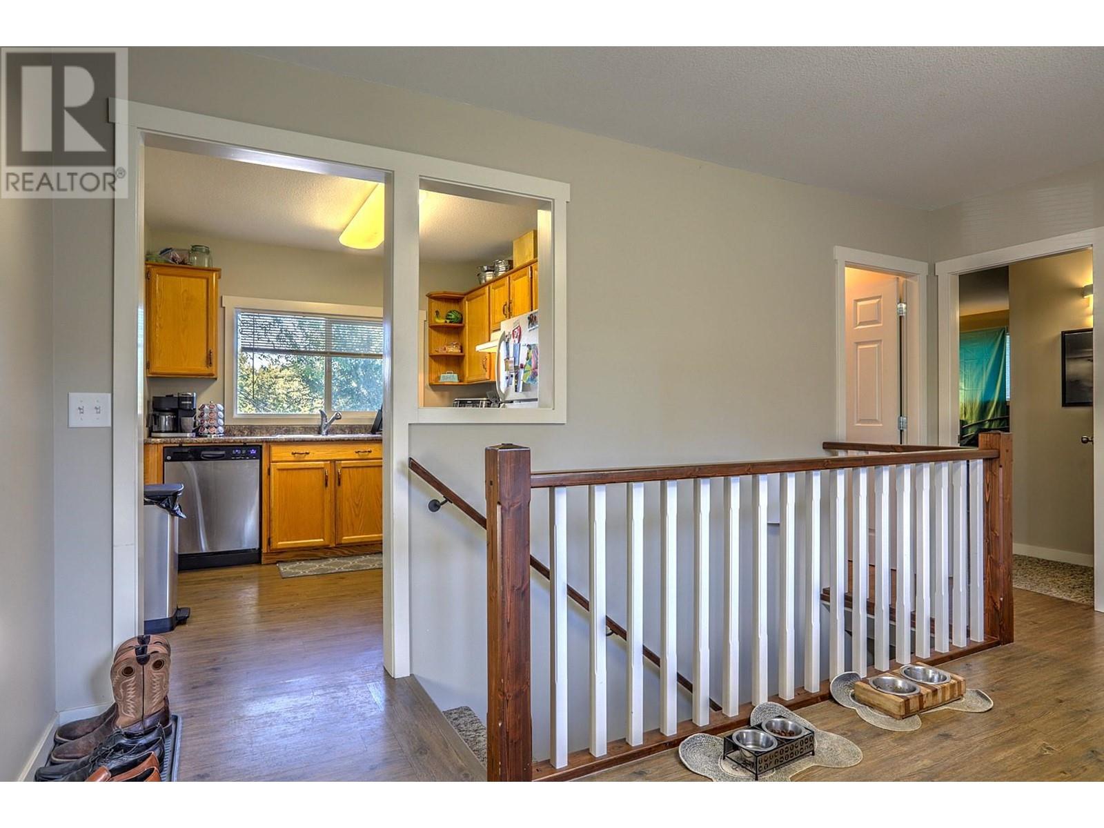 3035 Pleasant Valley Road, Armstrong
