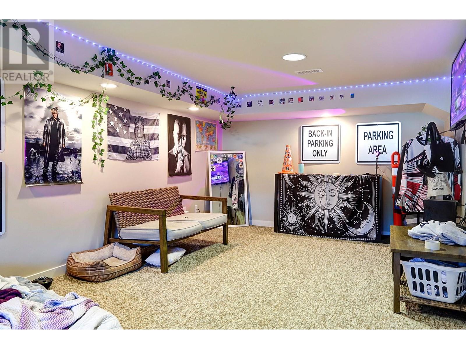 3035 Pleasant Valley Road, Armstrong