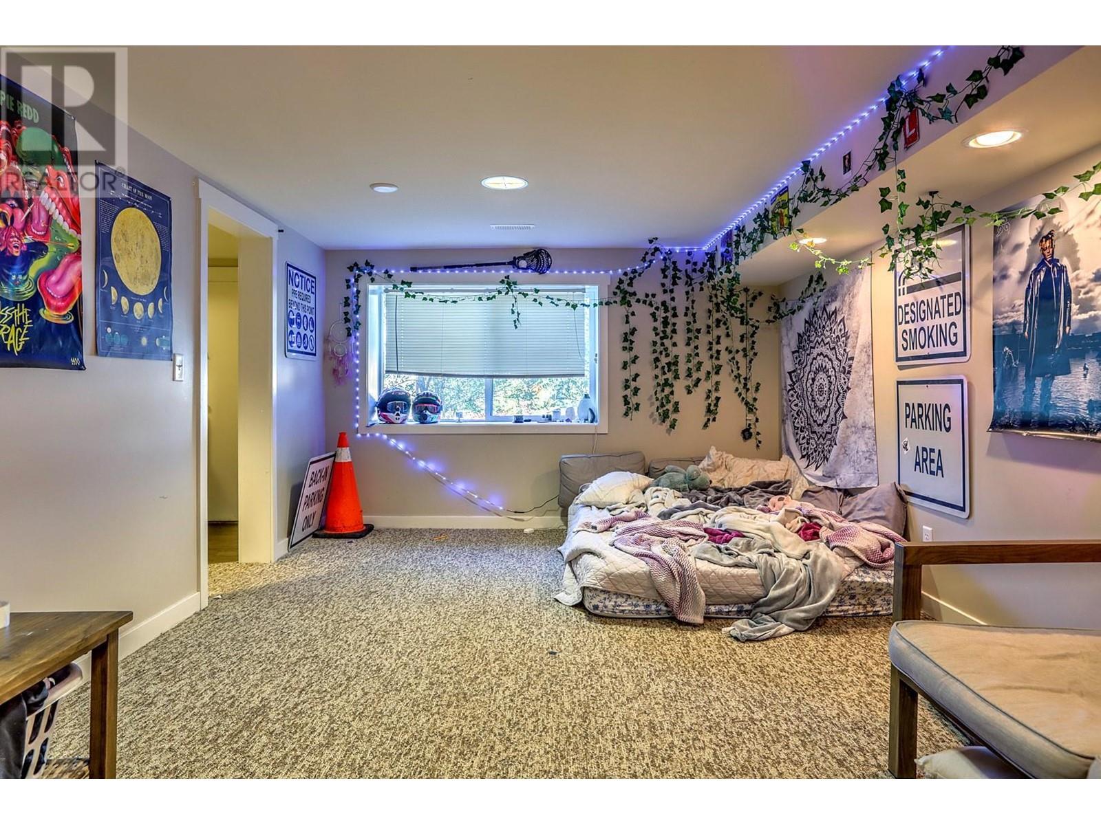 3035 Pleasant Valley Road, Armstrong