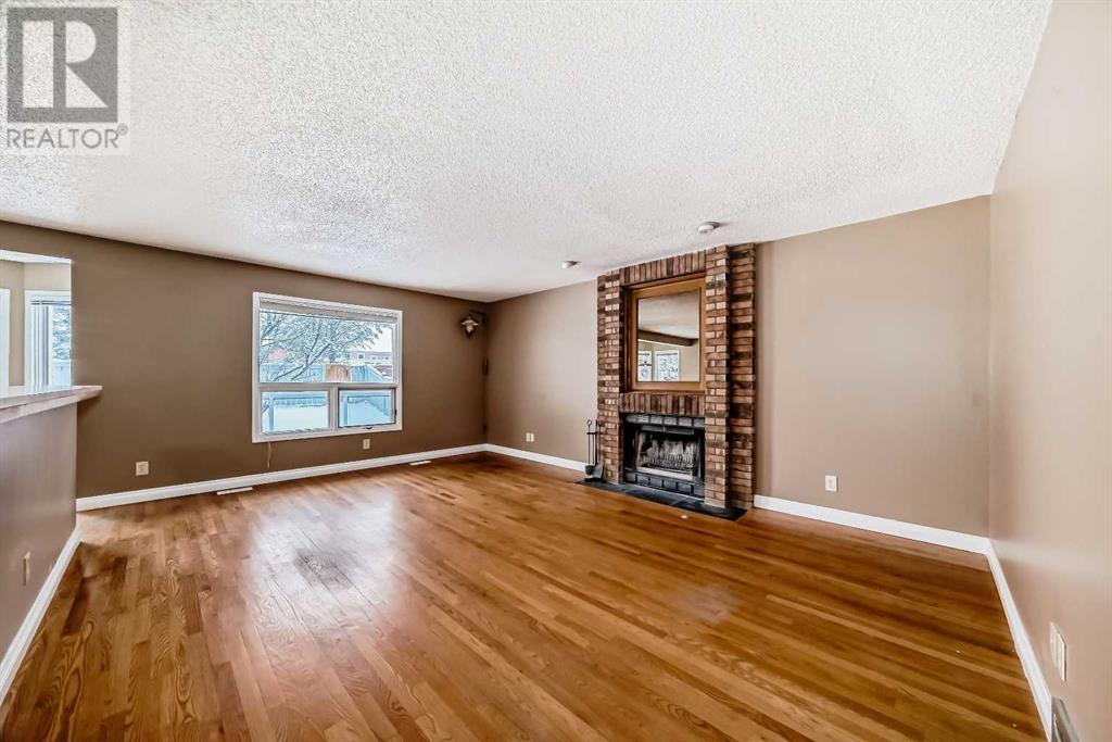 Single Family House for Sale in  Edgepark Way NW Edgemont Calgary 