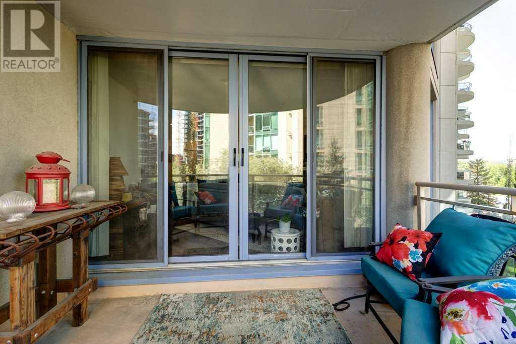 Single Family House High rise for Sale in    Avenue SW Eau Claire Calgary 