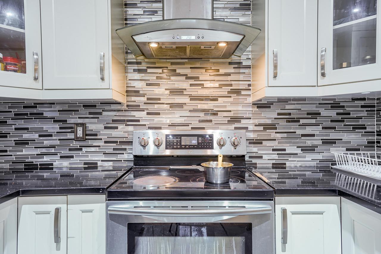 Photo 5 of 14156 79 Avenue, Surrey BC