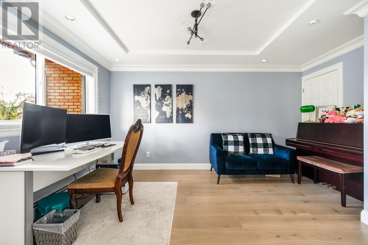 Photo 4 of 5905 Earles Street, Vancouver BC