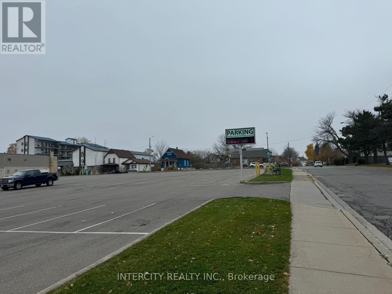 Photo 11 of 5633 Victoria Avenue, Niagara Falls ON